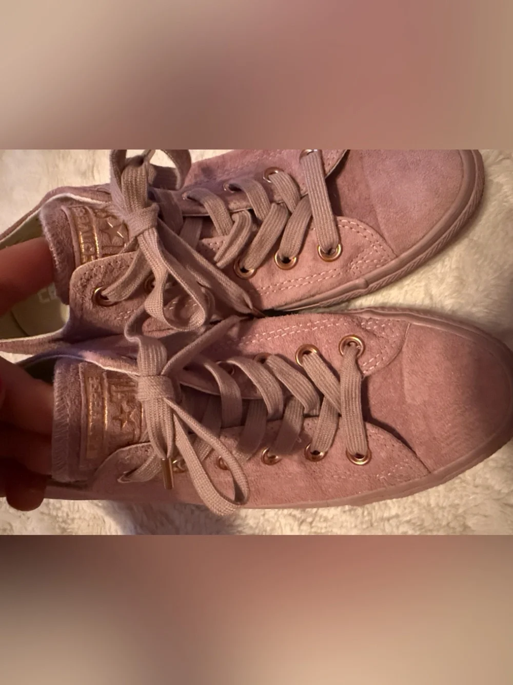 Converse Chuck Taylor All Star low-top sneakers in a lilac or mauve suede Size 8